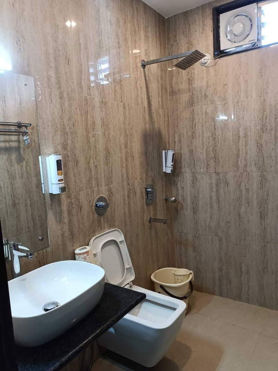 Executive Quadruple Room | Bathroom | Shower, rainfall showerhead, free toiletries, bidet