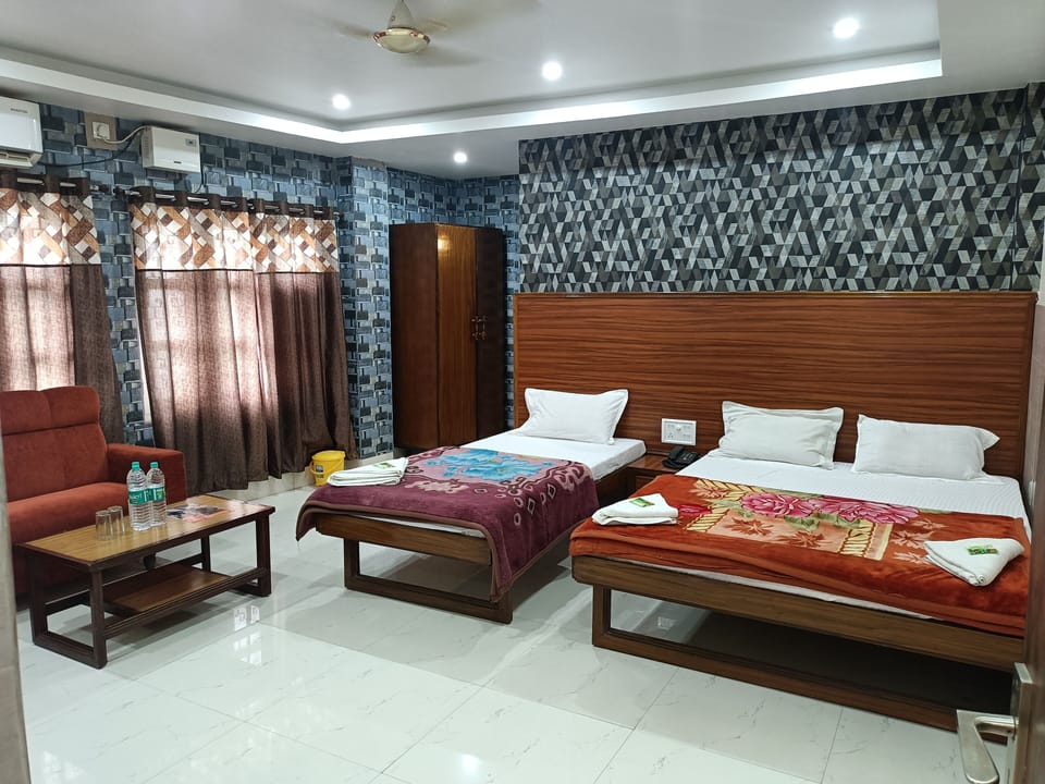 Executive Triple Room | Desk, laptop workspace, WiFi (free), bed sheets