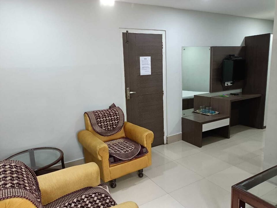 Exclusive Double Room | Desk, laptop workspace, WiFi (free), bed sheets