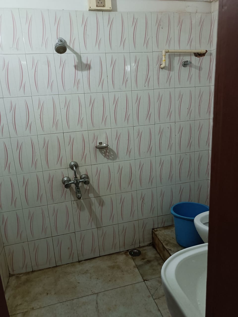 Deluxe Triple Room | Bathroom | Shower, rainfall showerhead, slippers, towels