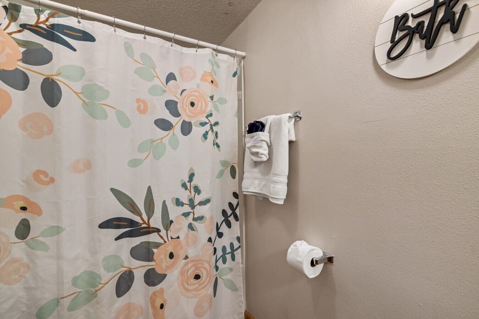 Freshen up in our well-appointed bathroom