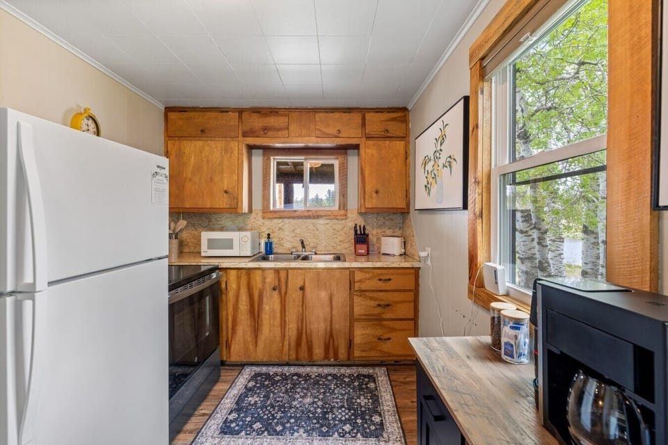 Off the main area is access to the kitchen.