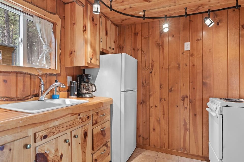 Our fully stock kitchen makes mealtime so easy with cooking oil & basic spices, coffee maker..