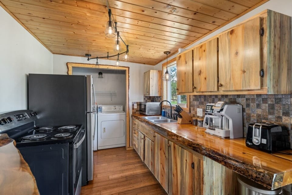 Refrigerator | Microwave | Stove | washer/dryer | Coffee Maker