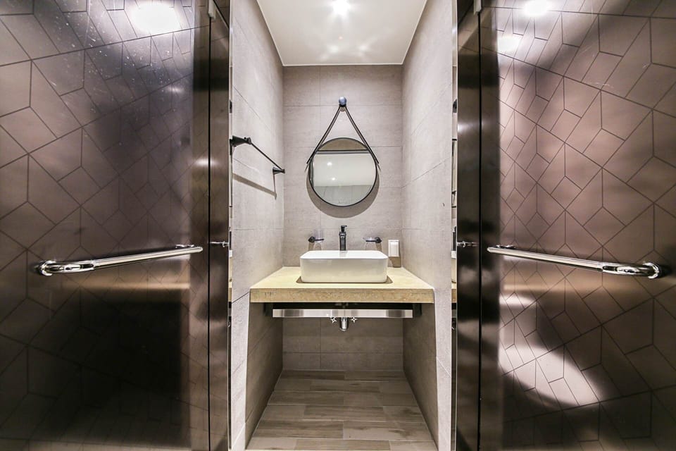 Premium Room | Bathroom | Free toiletries, hair dryer, bathrobes, towels