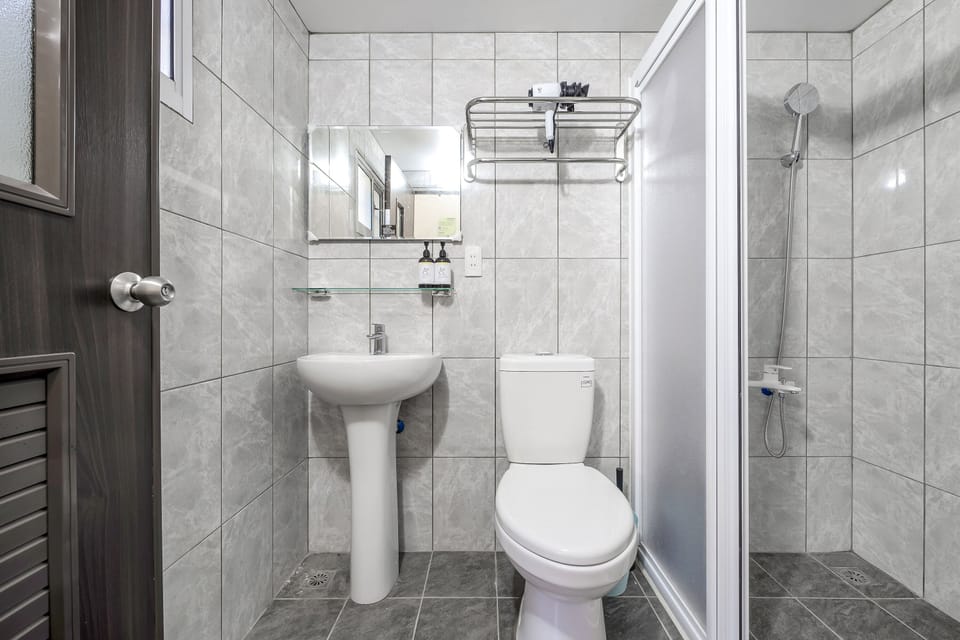 Shower, free toiletries, hair dryer, towels