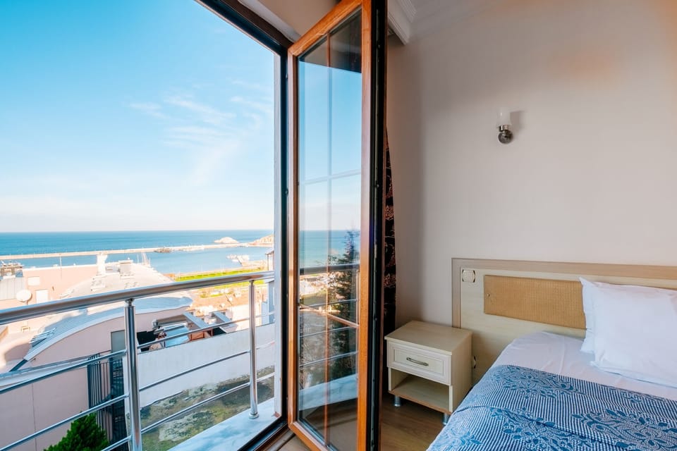 Standard Double Room, Sea View | Desk, bed sheets