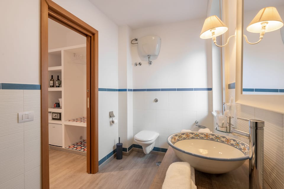 Family Room | Bathroom | Shower, rainfall showerhead, hair dryer, bidet