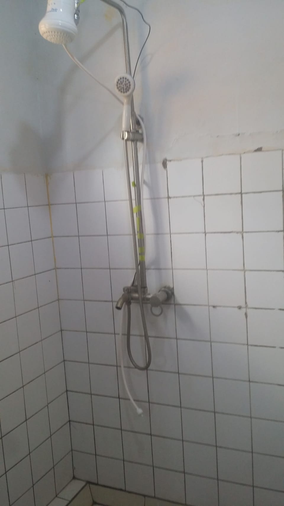 Basic Double Room | Bathroom | Shower, rainfall showerhead, free toiletries, slippers