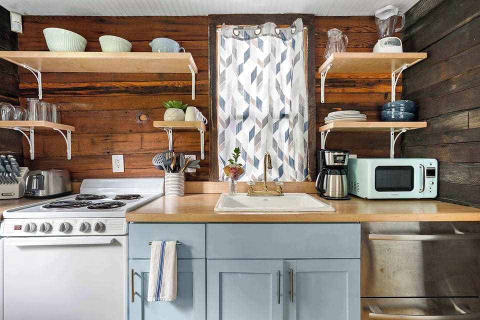 Fully equipped kitchen with everything you need to cook a meal!