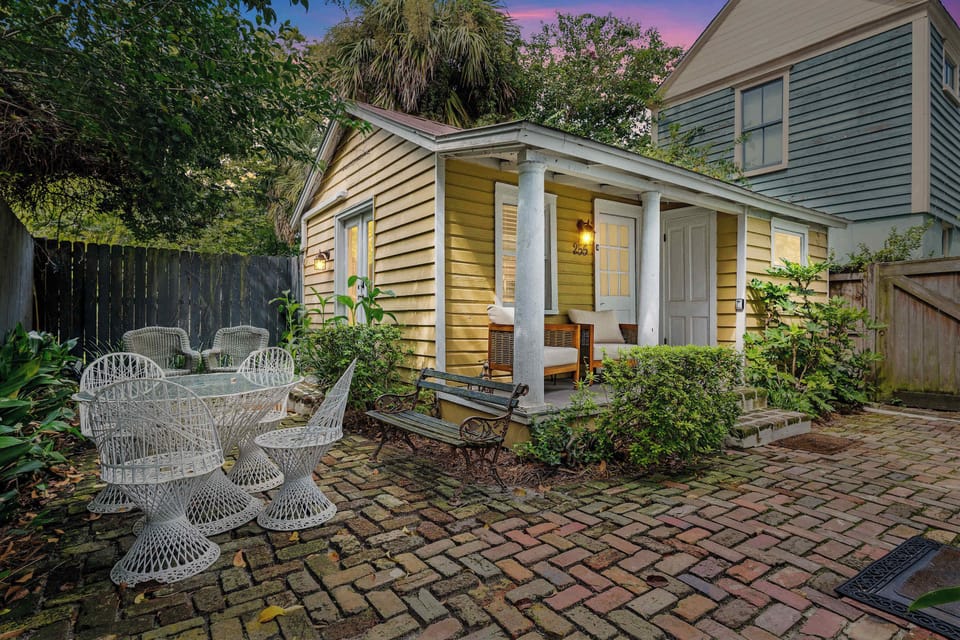 Front porch with outdoor seating :) 