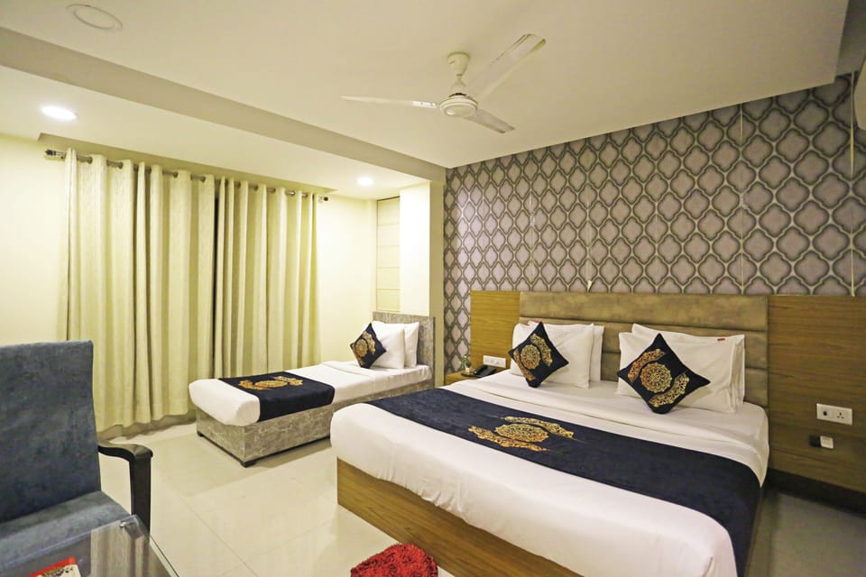 Superior Triple Room | Desk, soundproofing, free WiFi