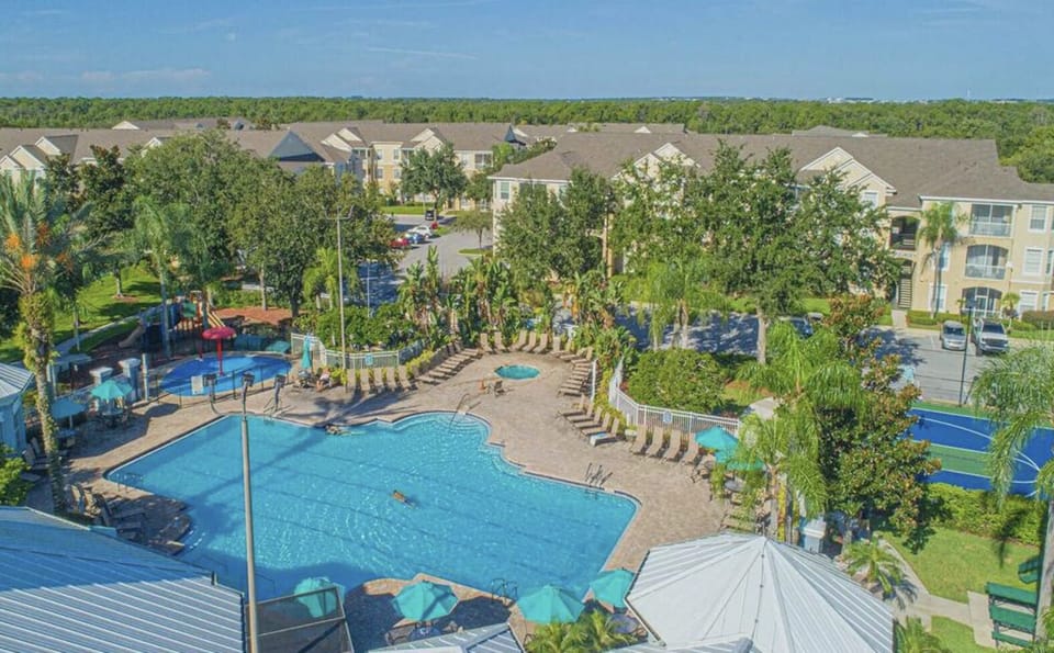 Welcome to Windsor Palms, a gated resort community, only 5 mi from Disney!