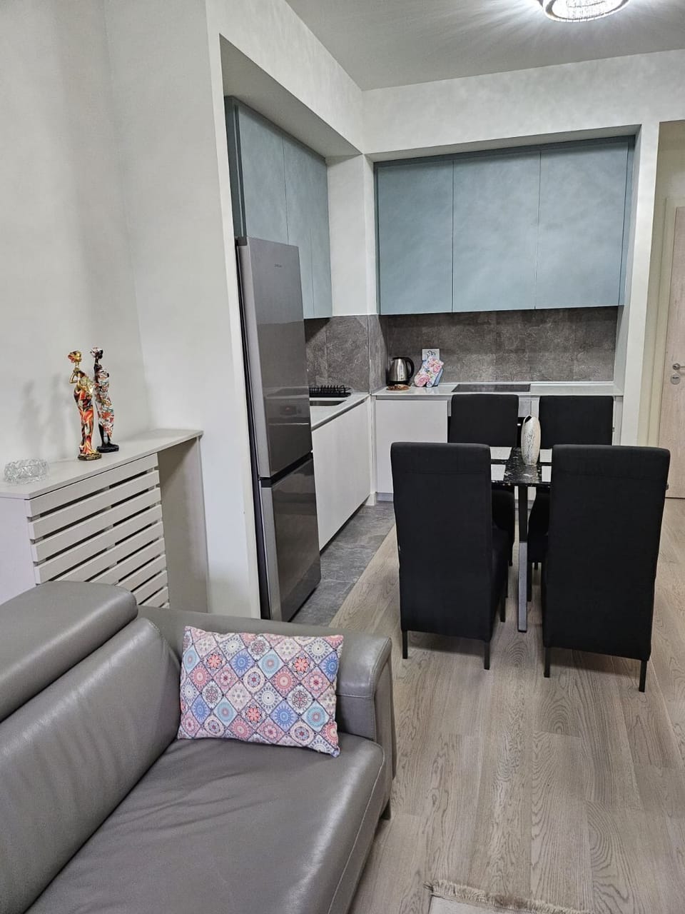 Deluxe Apartment | Private kitchen | Full-size fridge, oven, dishwasher, electric kettle
