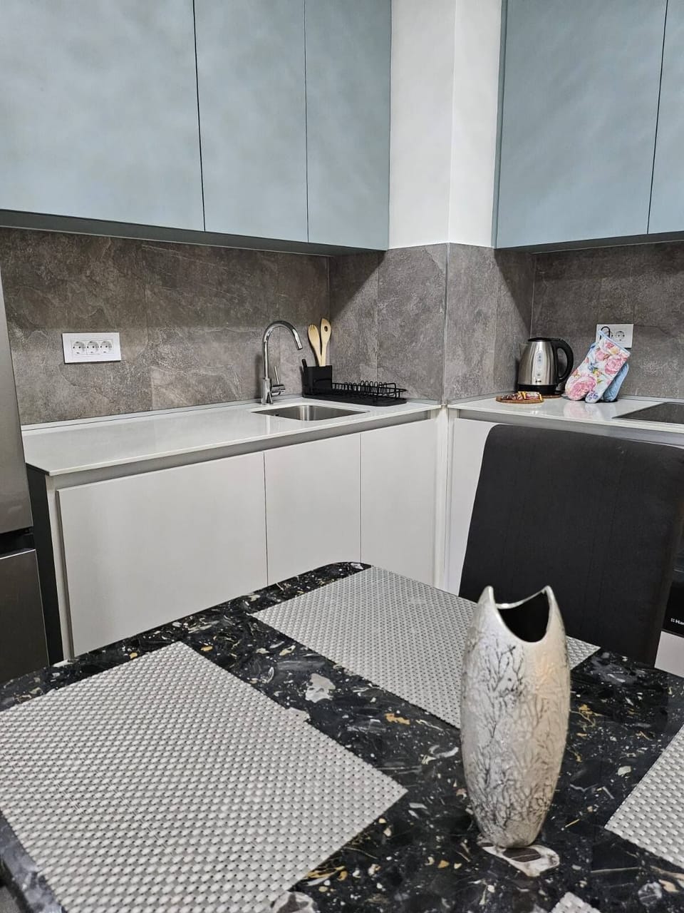 Deluxe Apartment | Private kitchen | Full-size fridge, oven, dishwasher, electric kettle