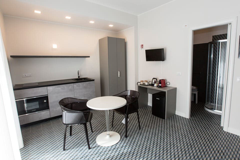 Family Room | Private kitchen | Espresso maker, coffee/tea maker, electric kettle