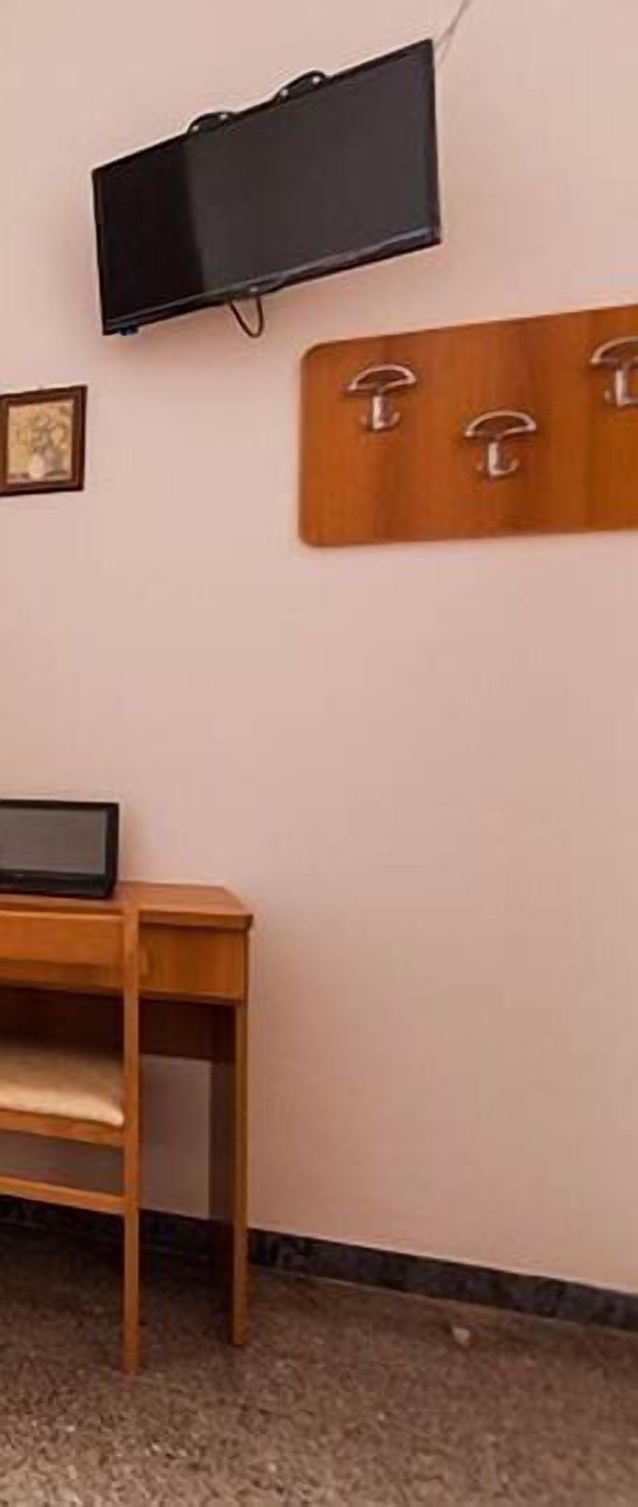 Premium bedding, in-room safe, soundproofing