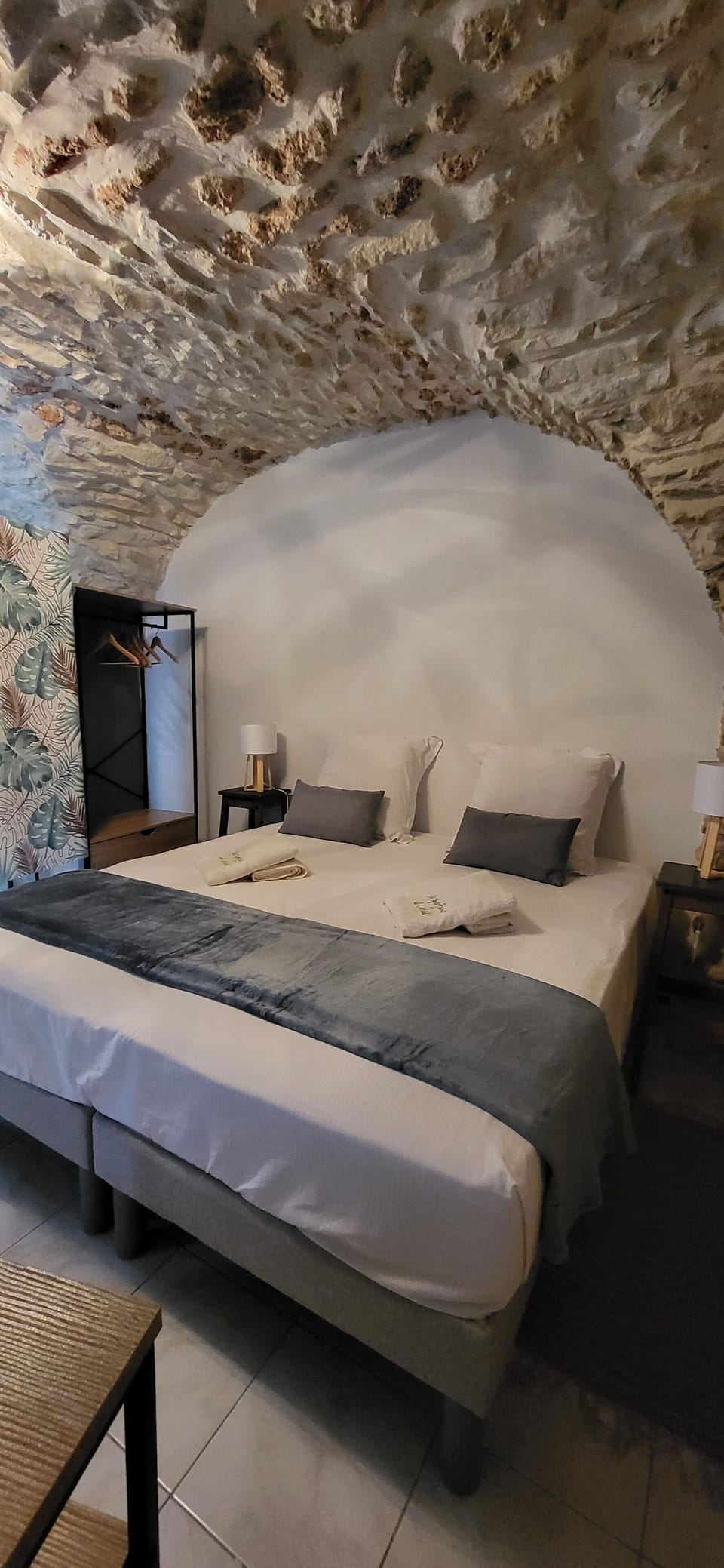 Deluxe Studio, 1 King Bed, Non Smoking, Kitchen | Premium bedding, individually furnished, soundproofing