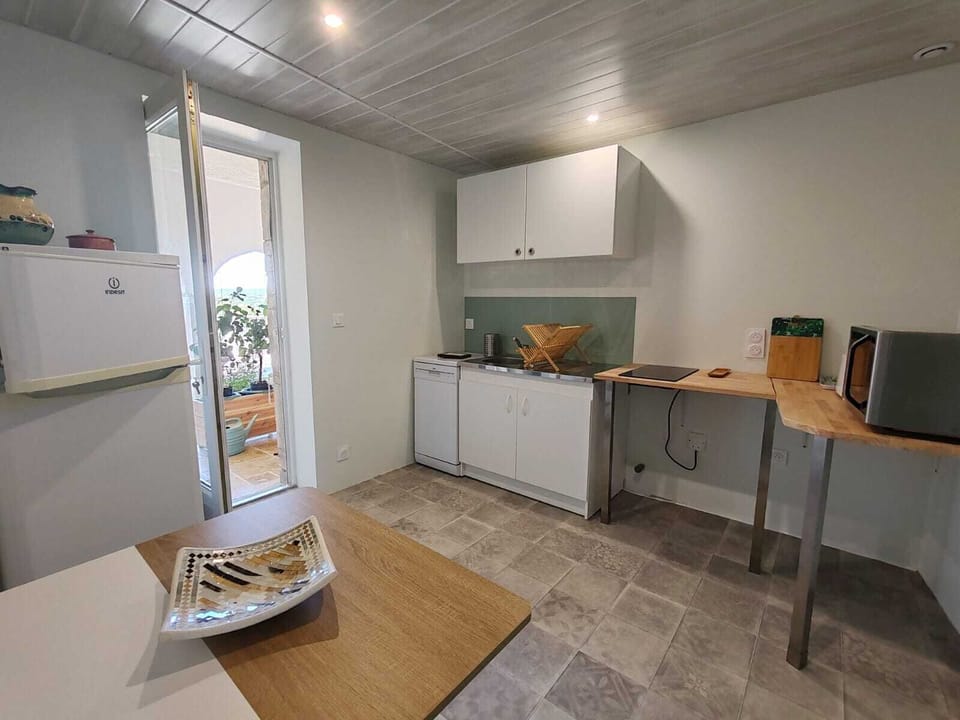 Family Apartment, Non Smoking, Kitchen | Private kitchen | Coffee/tea maker, shared fridge, shared microwave, electric kettle
