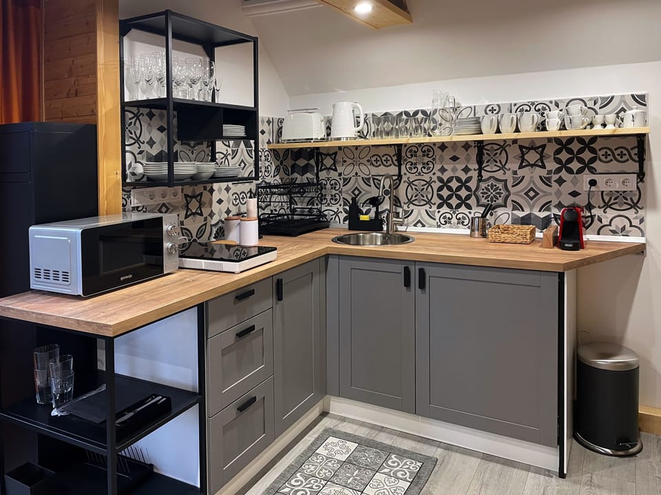 Premier Cottage, 2 Bedrooms, Hot Tub, Garden View | Private kitchen | Fridge, microwave, stovetop, espresso maker