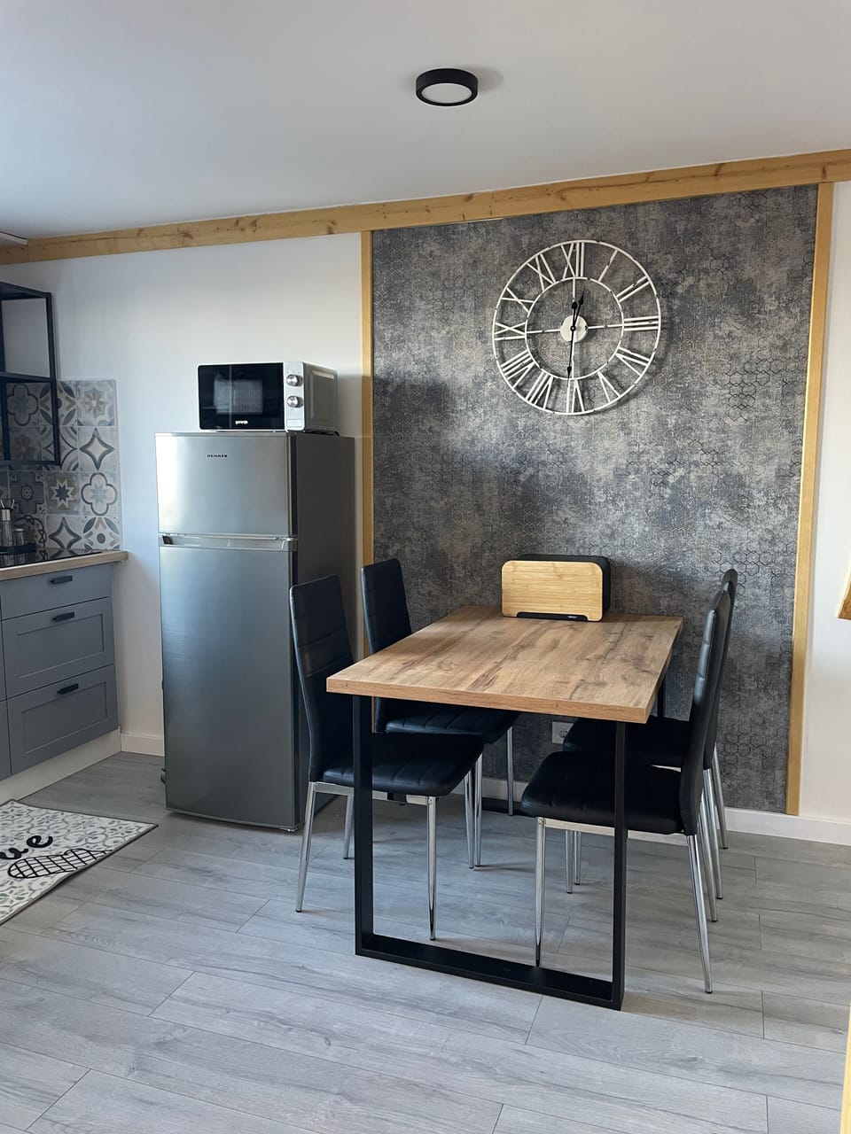 Family Apartment, 3 Bedrooms, Hot Tub, Hill View | Private kitchen | Fridge, microwave, stovetop, espresso maker