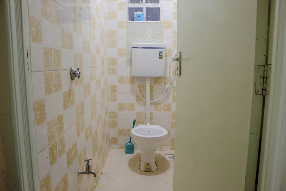 Deluxe Suite | Bathroom | Shower, rainfall showerhead, eco-friendly toiletries, slippers