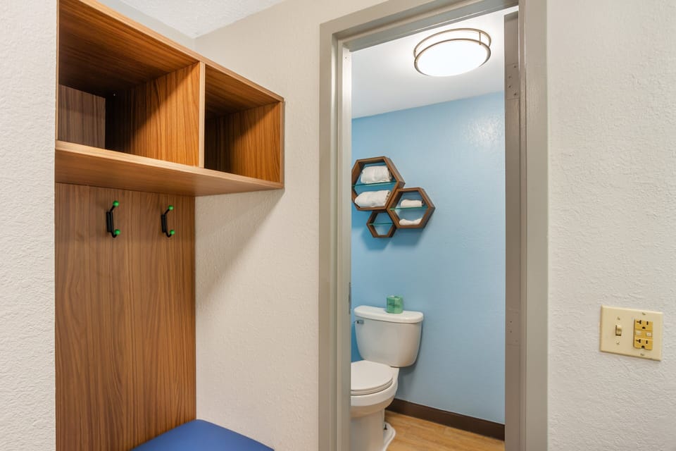 Studio, 2 Double Beds, Non Smoking | Bathroom | Hair dryer, towels, soap, shampoo