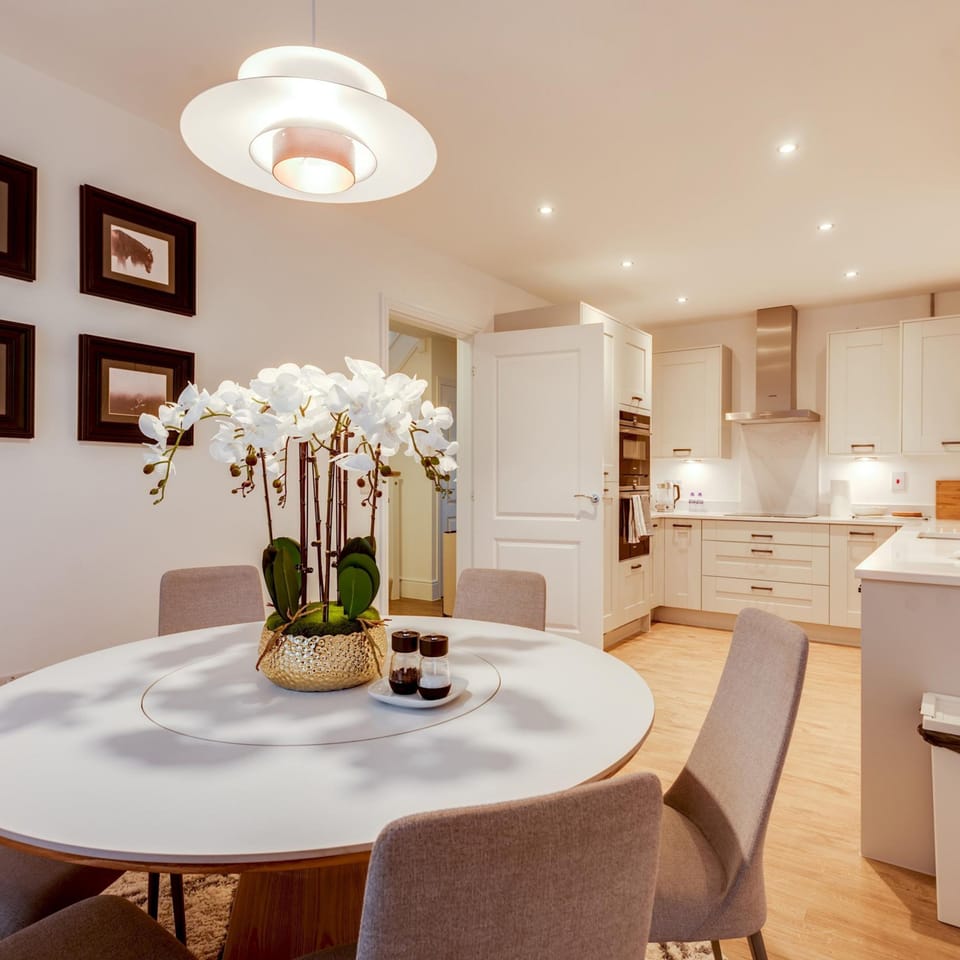 House | 4 bedrooms, desk