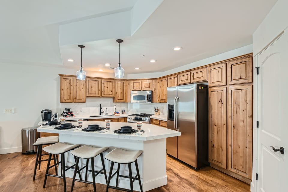 Condo, 2 Bedrooms | Private kitchen | Fridge, oven, coffee/tea maker, electric kettle
