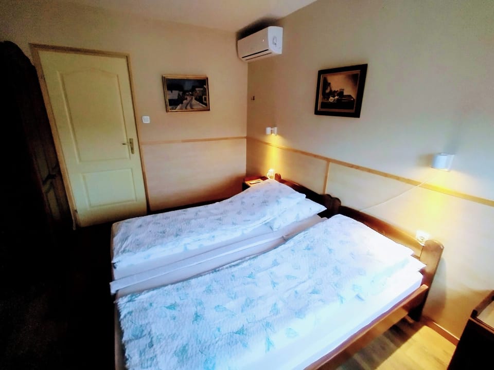 Room, 2 Bedrooms, Smoking, Patio | 2 bedrooms