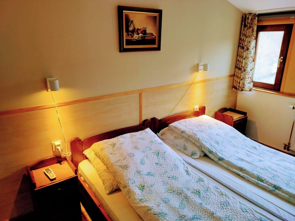 Room, 2 Bedrooms, Smoking, Patio | 2 bedrooms
