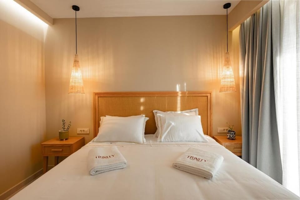 1 bedroom, Egyptian cotton sheets, premium bedding, in-room safe