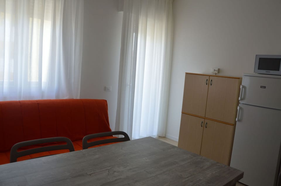 Apartment, 2 Bedrooms, Balcony, City View | Interior