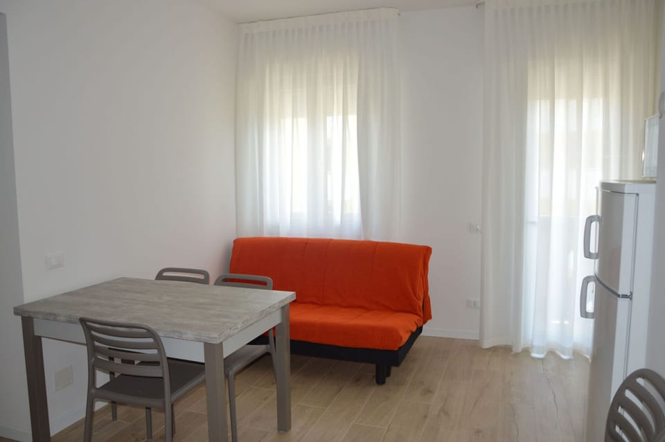 Apartment, 2 Bedrooms, Balcony, City View | Dining room