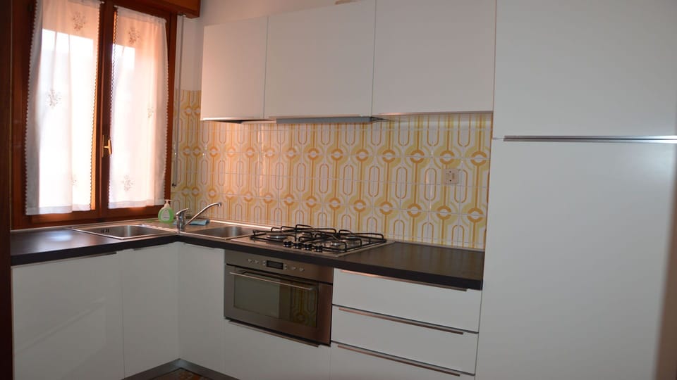 Apartment, 2 Bedrooms, Balcony, City View | Interior