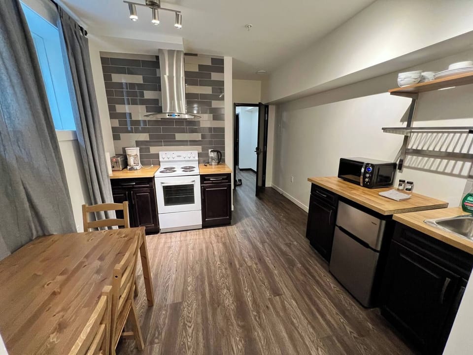 Apartment, 1 Bedroom, Balcony, City View | Dining room