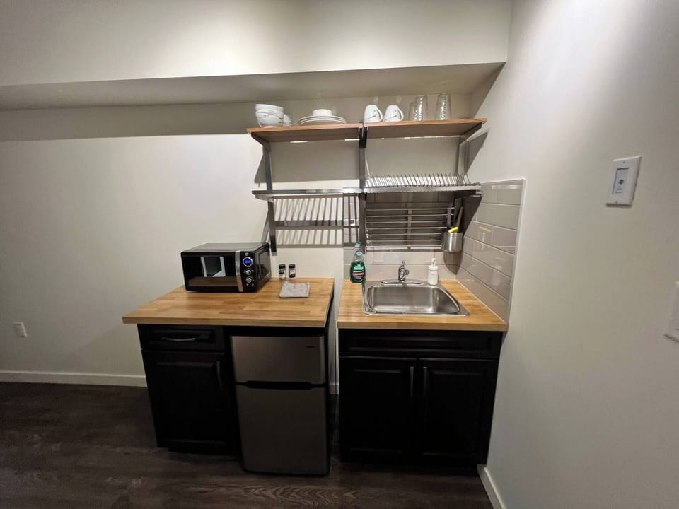 Apartment, 1 Bedroom, Balcony, City View | Interior