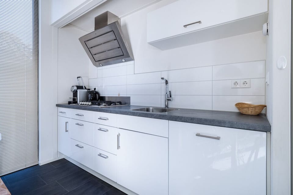 The fully equipt kitchen
