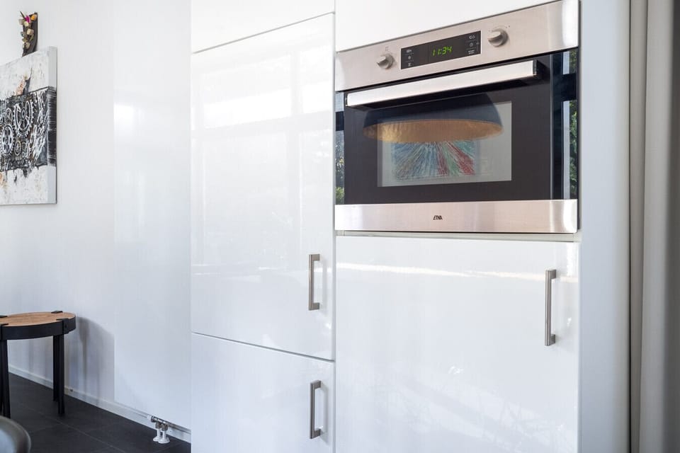 The combination microwave/oven