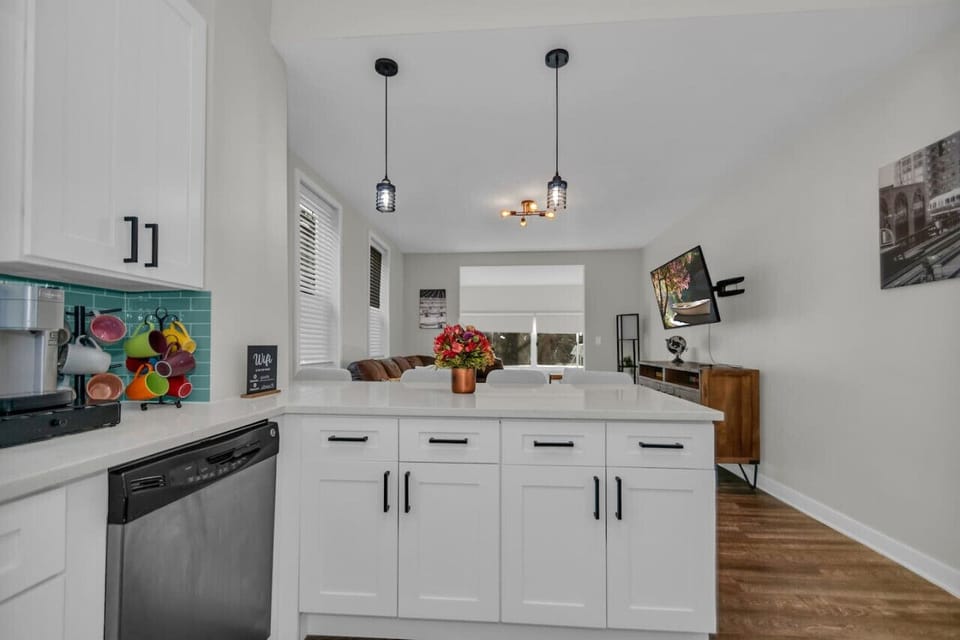 Open Concept Living Room and Kitchen (old backsplash)