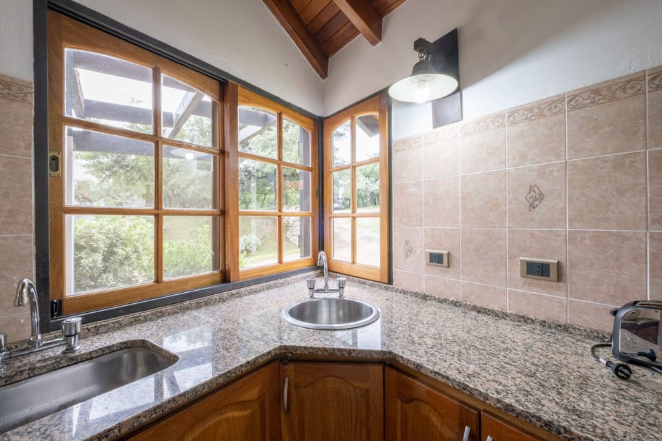 Full-size fridge, microwave, oven, electric kettle