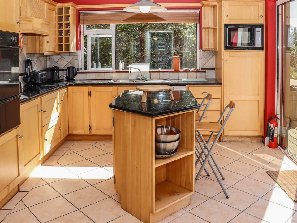 Dishwasher, cookware/dishes/utensils