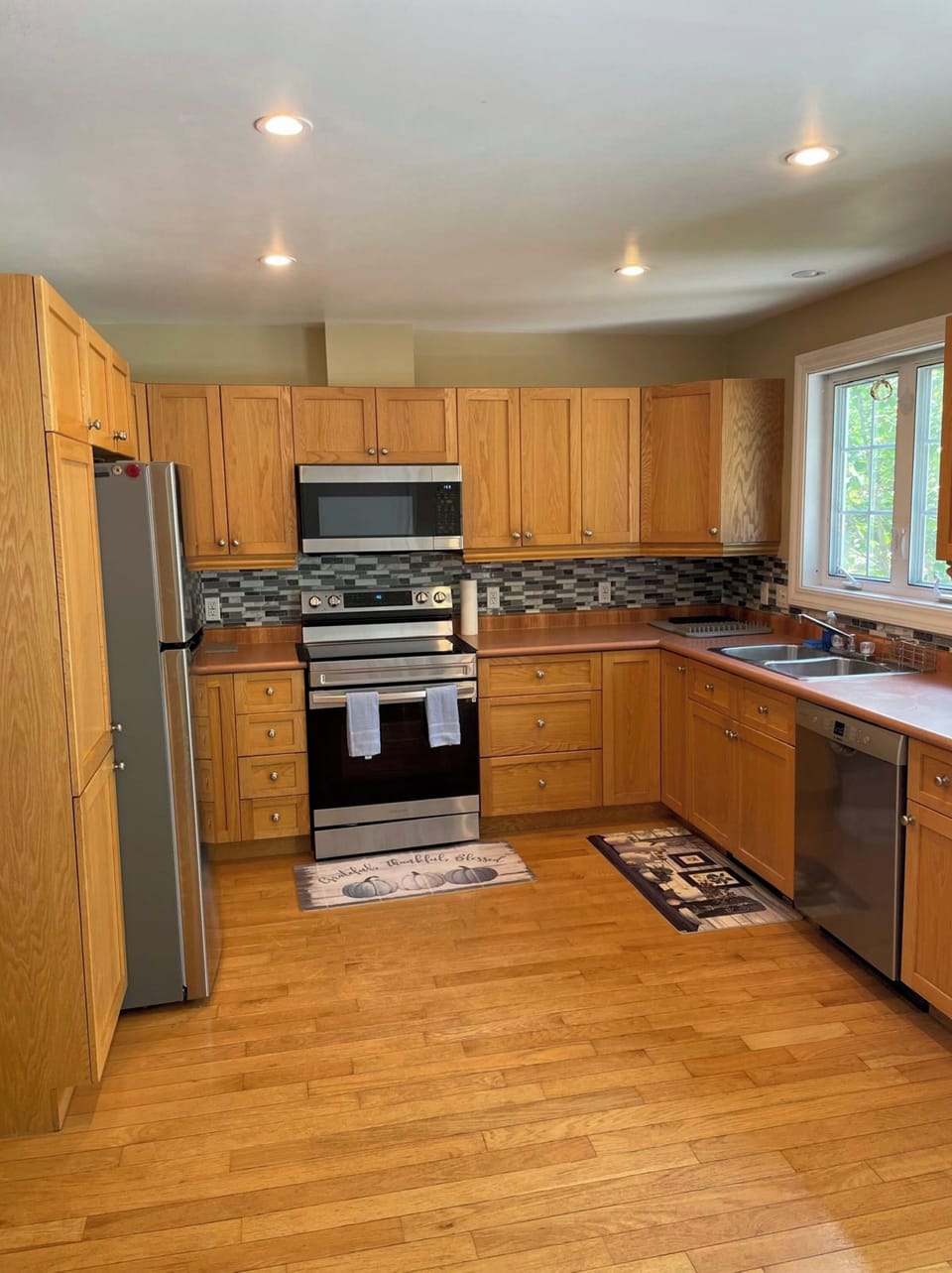 Full kitchen