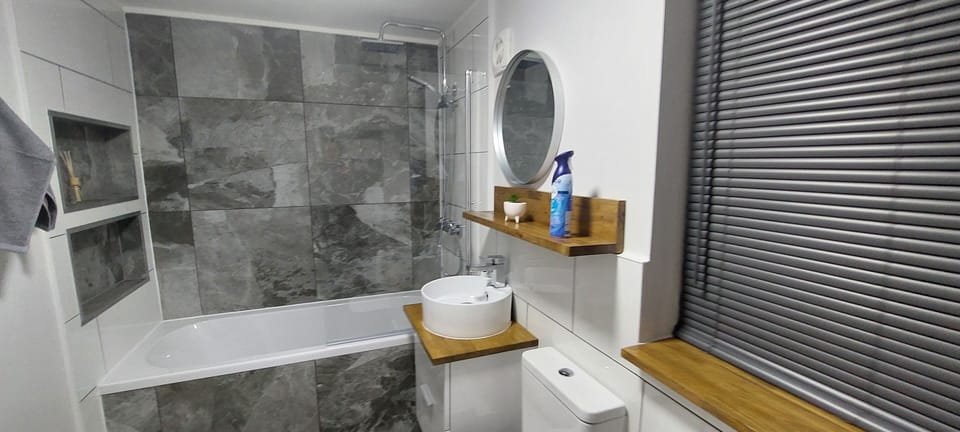 Hull 3bed House-driveway-garden-familyfriendly House in Hull