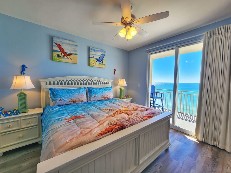 Beachfront bedroom with king size bed 
