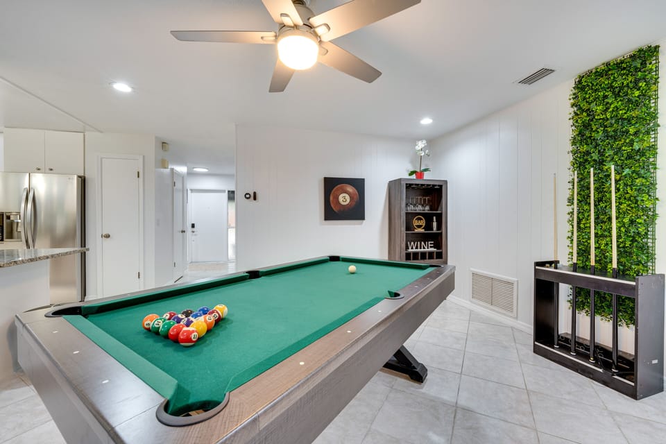 Game Area | Pool Table | Central Heating & A/C | Ceiling Fans | Free WiFi