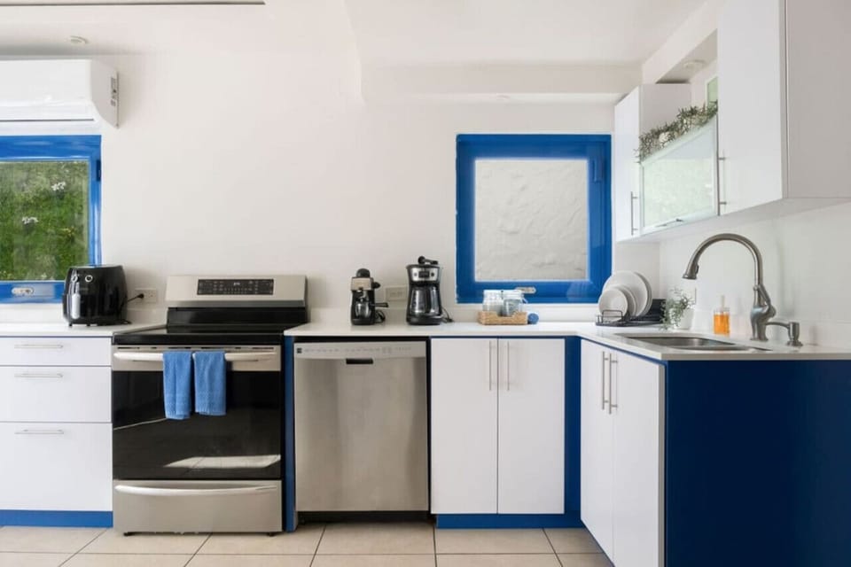 Fully equipped kitchen. See list of equipment on description.