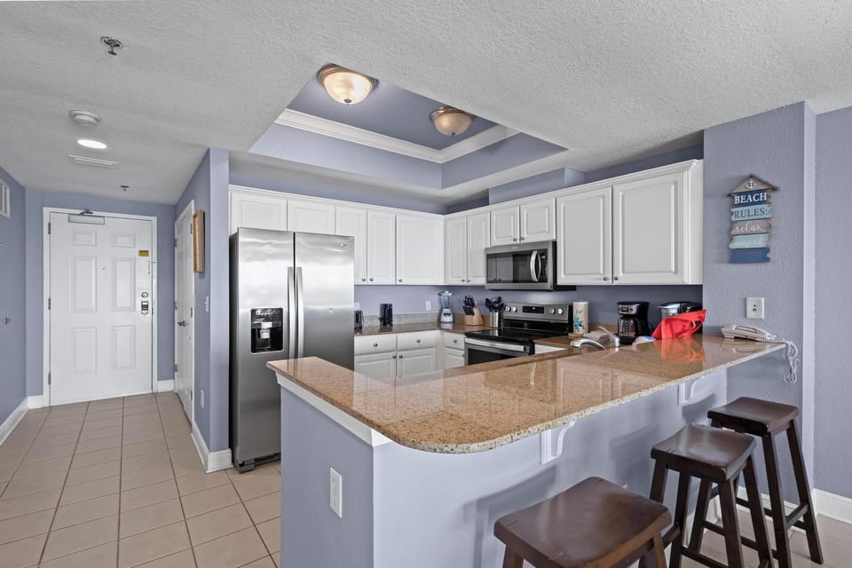 Breakfast bar and kitchen