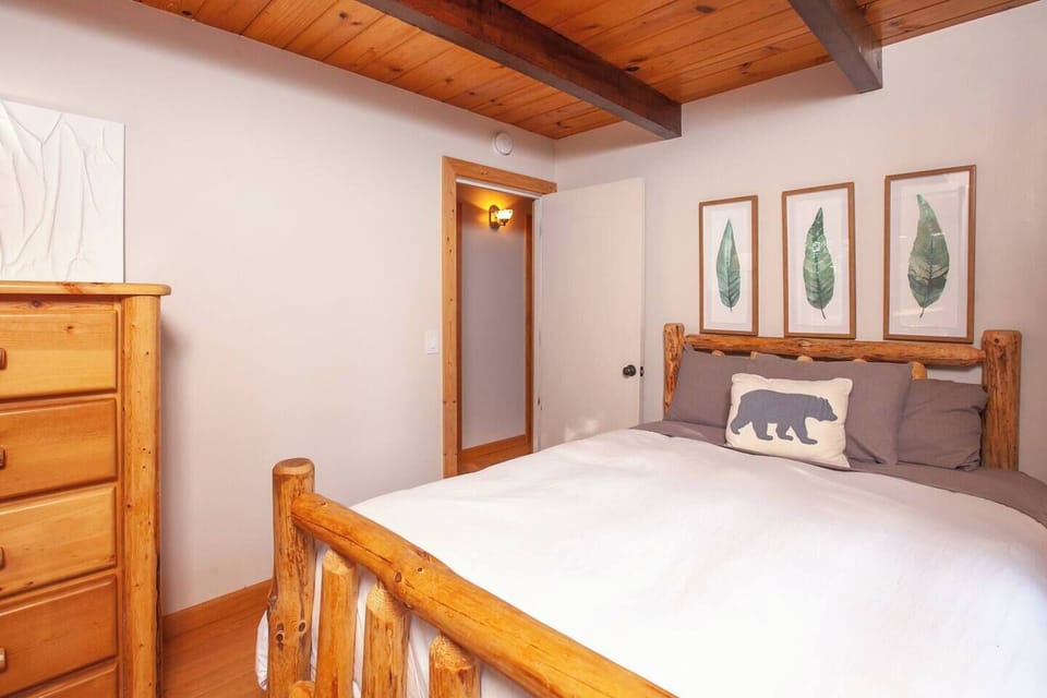 Queen bedroom on the main floor. 