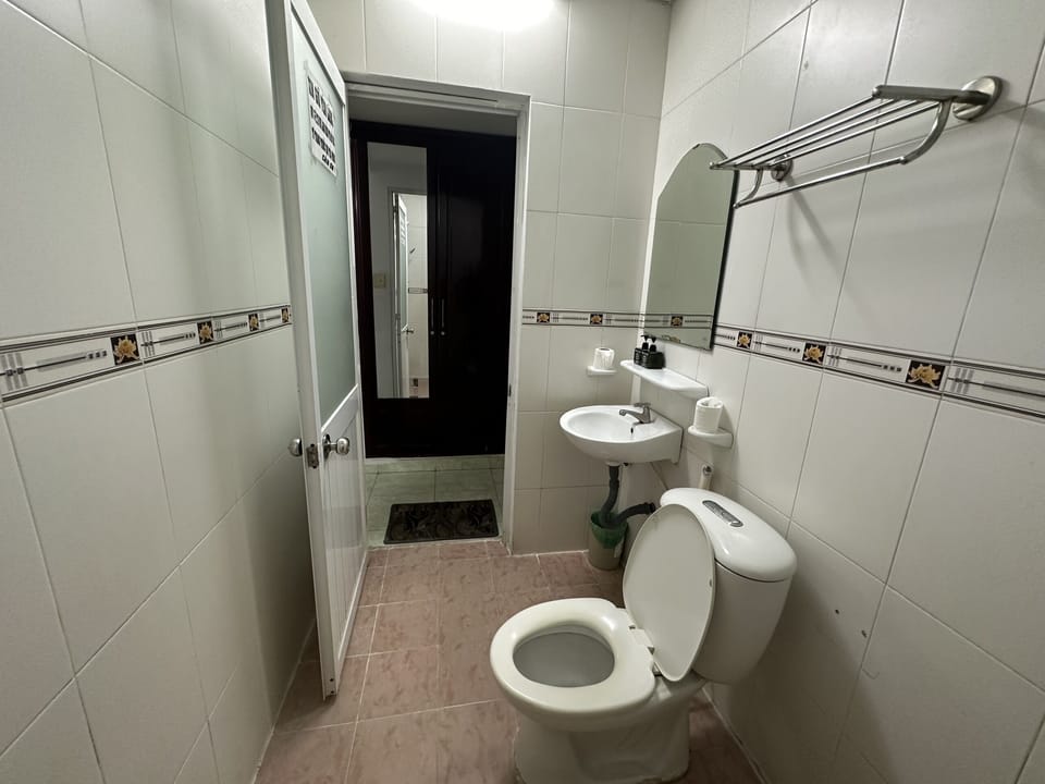 Standard Room | Bathroom